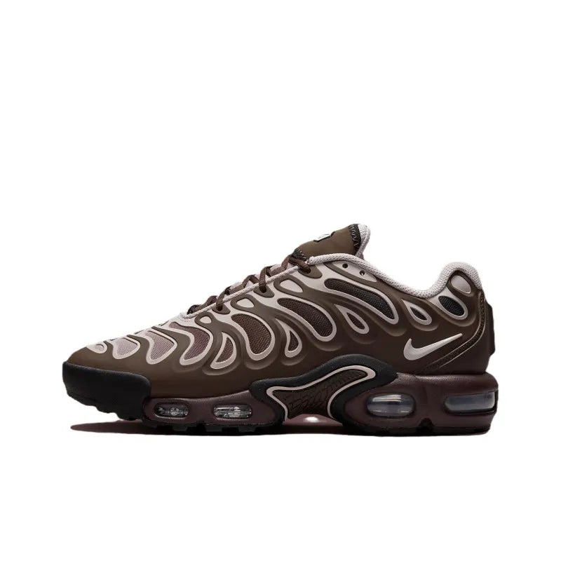 Black and gold vapormax plus women's shops