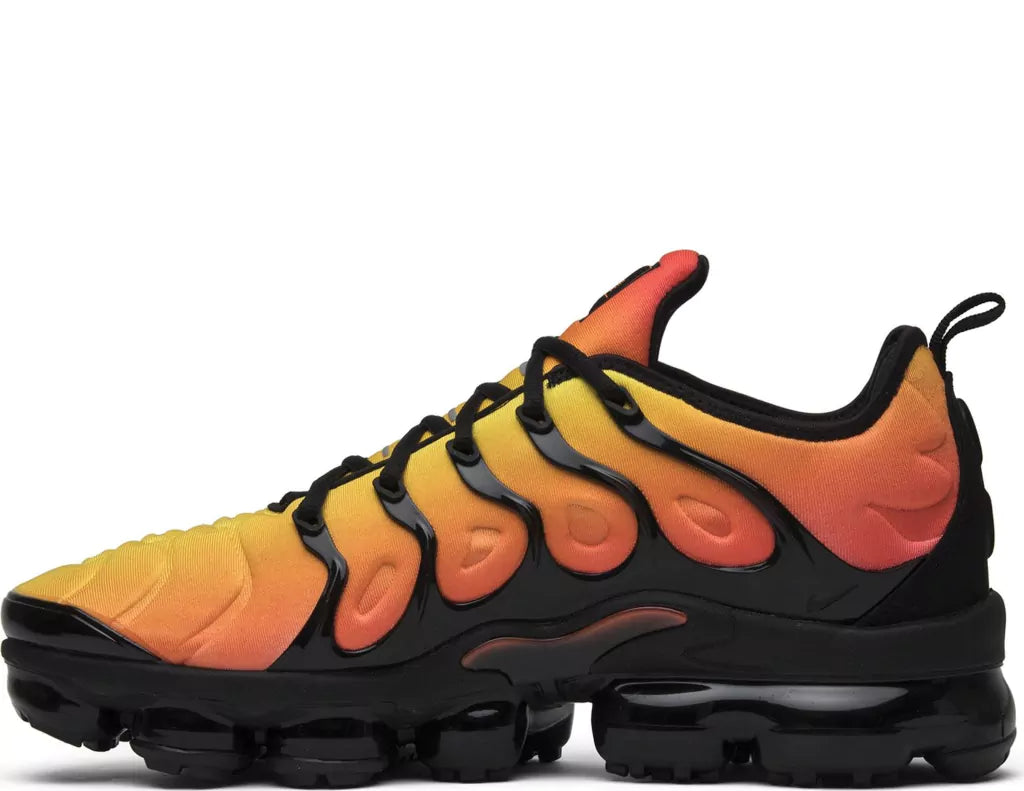 Vapormax preto best sale e laranja